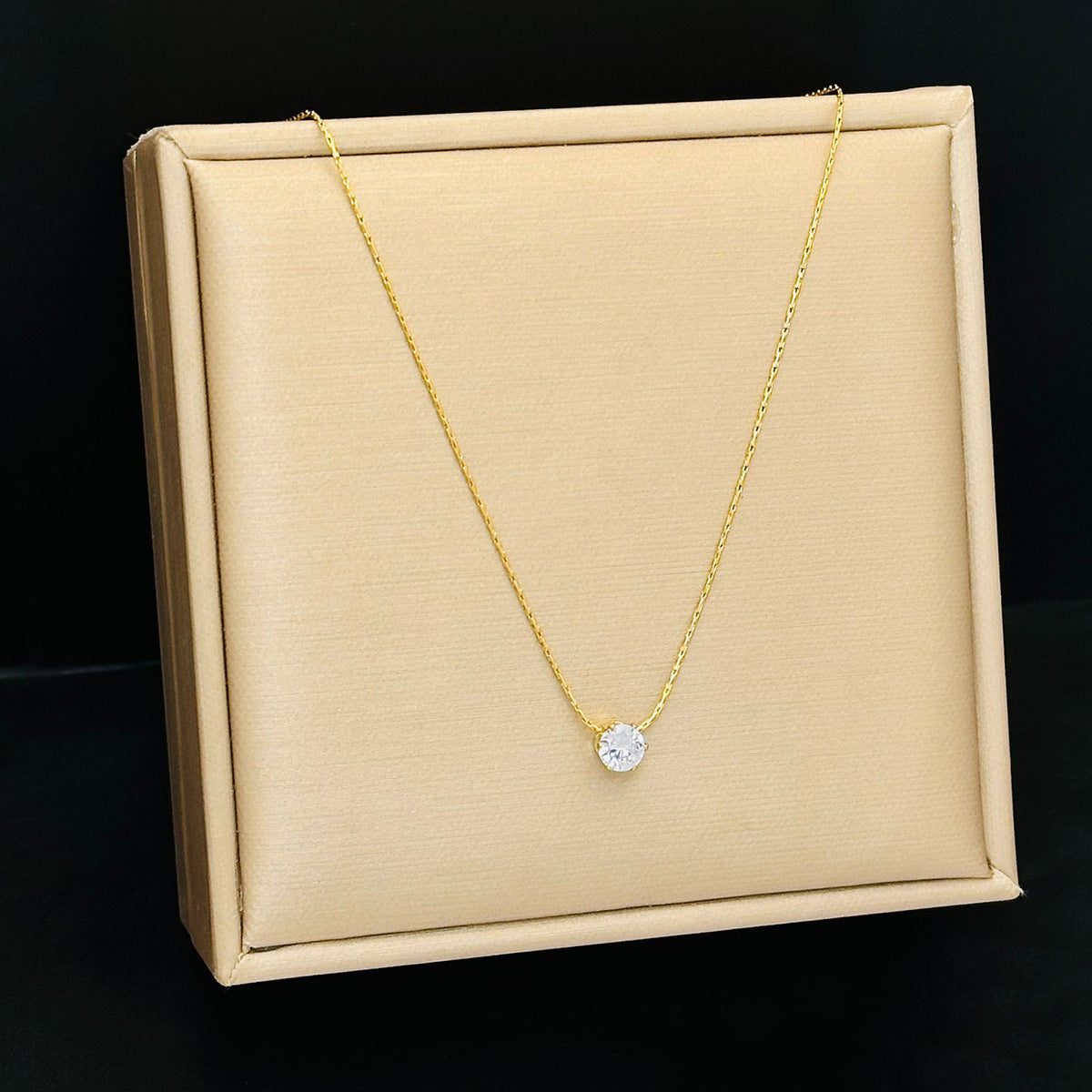 Design Gold High-grade 6 Rhinestones Pendant Necklace