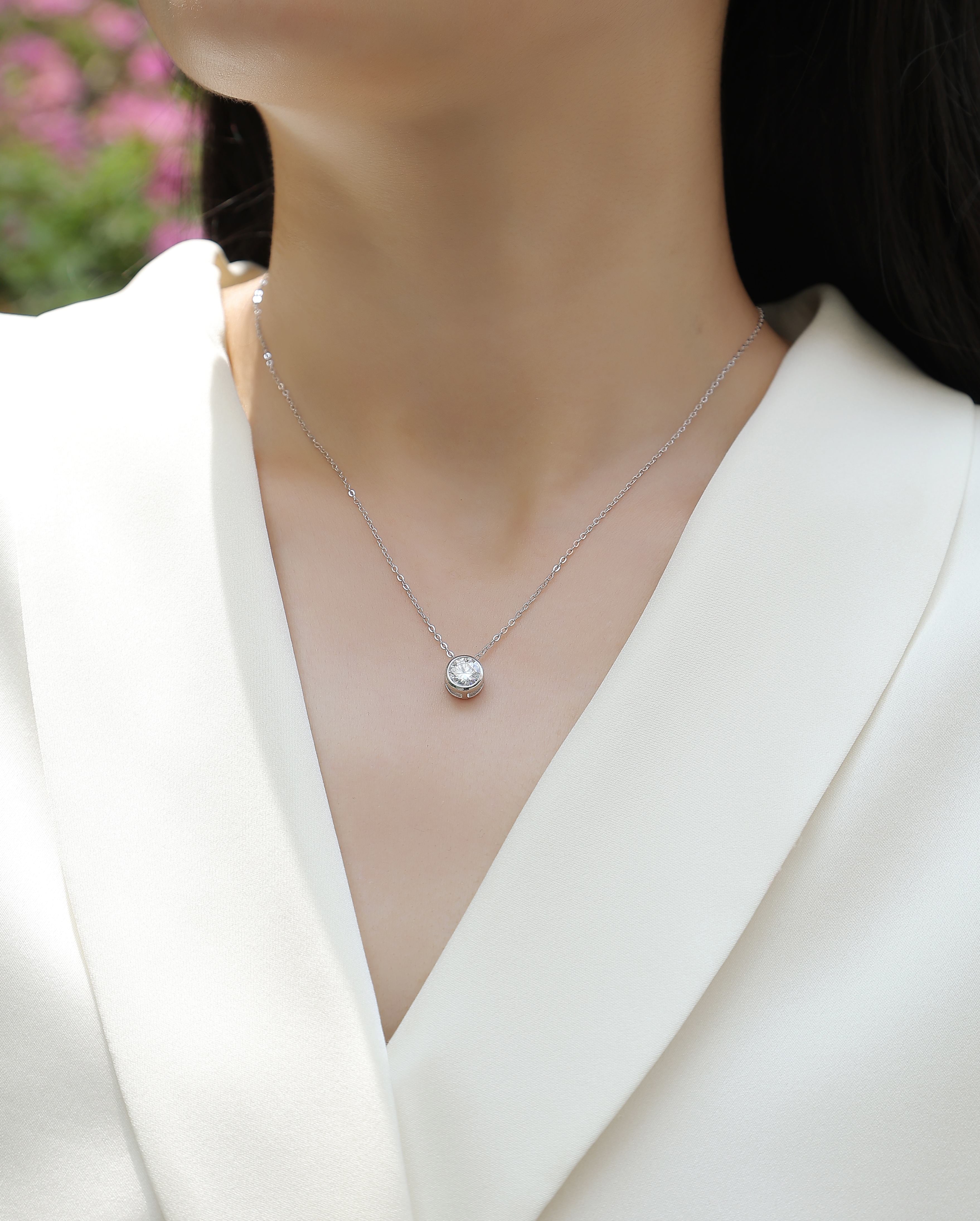 Purity - A Fashionable And Luxurious Diamond Jewelry Pendant Set With 1-carat Moissan Diamond S925 Sterling Silver