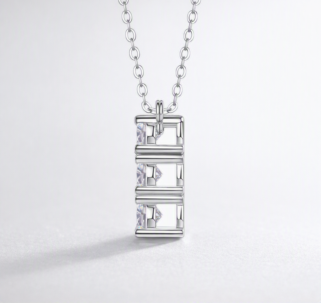Round - A Fashionable And Luxurious Diamond Jewelry Pendant Set With 0.5-carat Moissan Diamonds, S925 Sterling Silver And Platinum Plating