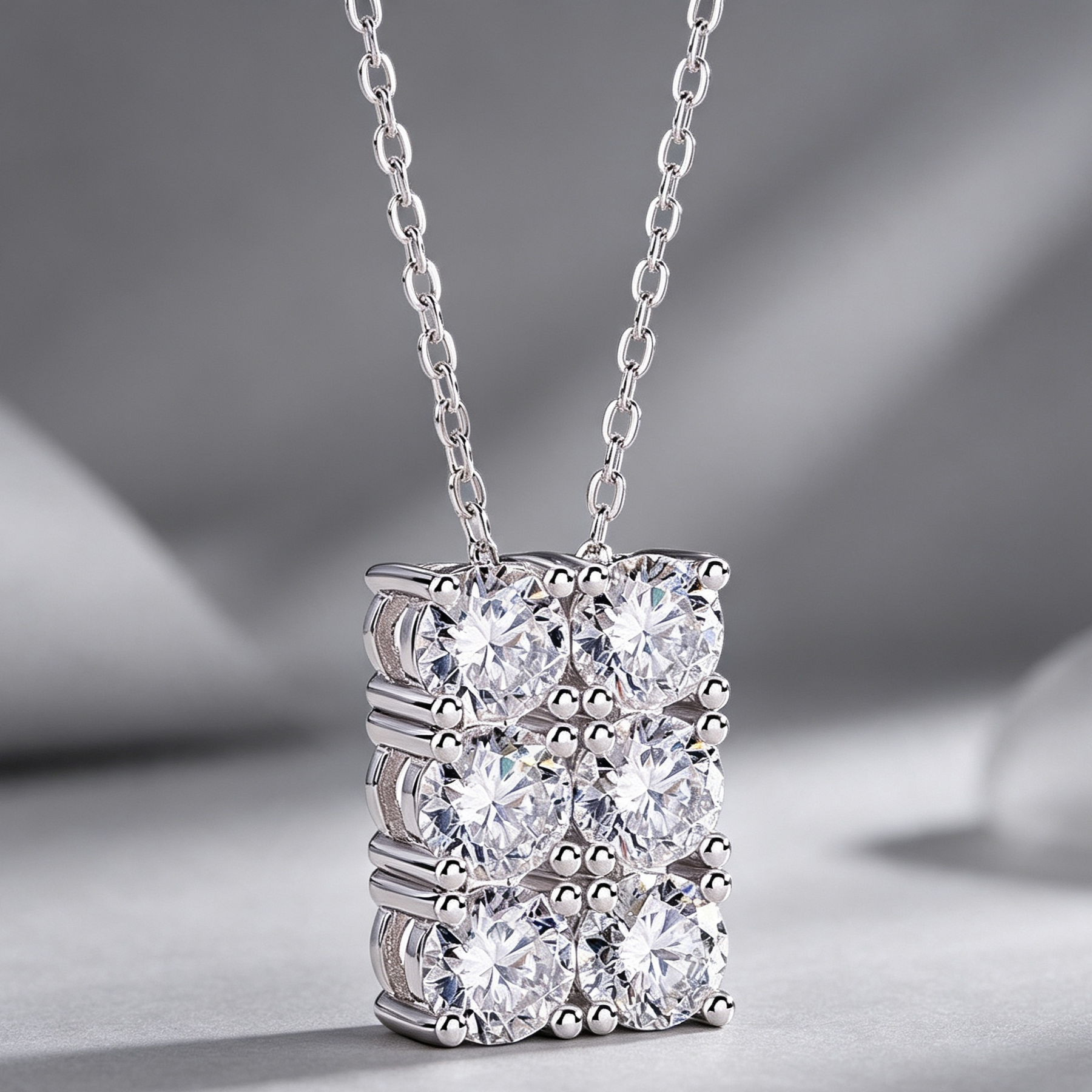 Grand Round - A Fashionable And Luxurious Diamond Jewelry Piece Set With 0.5-carat And 0.3-carat Moissan Diamonds, S925 Sterling Silver And Platinum-plated Pendant