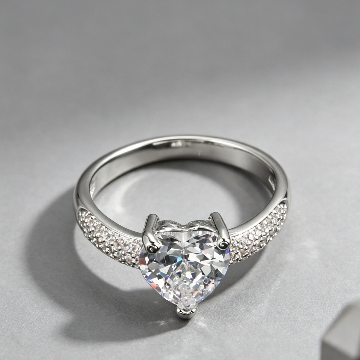 Heart-shaped Zircon Ring White Gold-plated Heart-shaped Diamond Ring