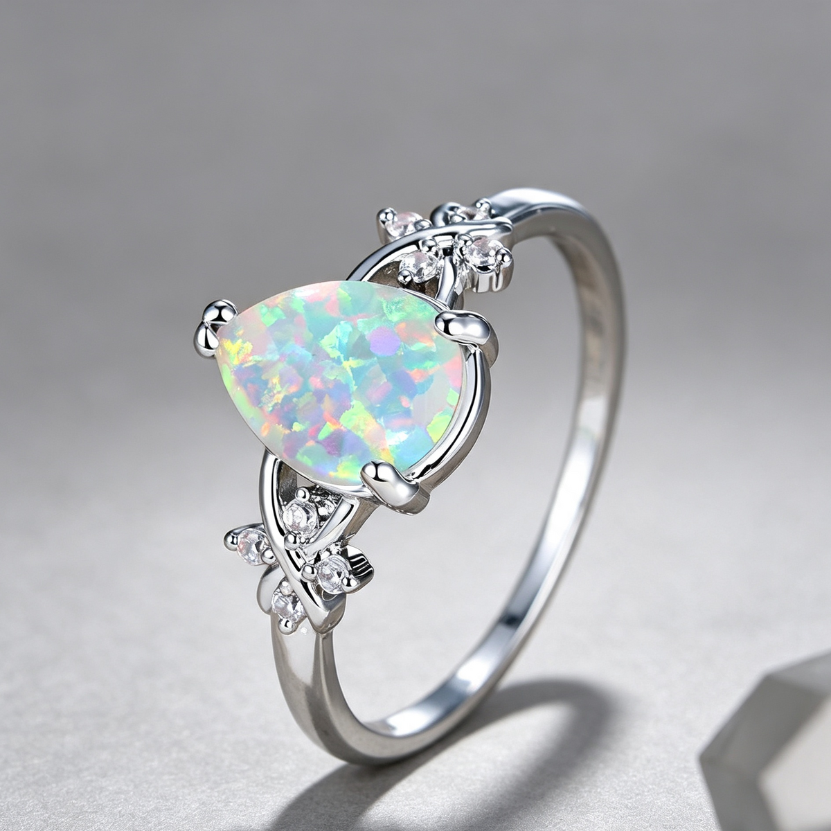 Drop-shaped Inlaid Diamond Flower Ring