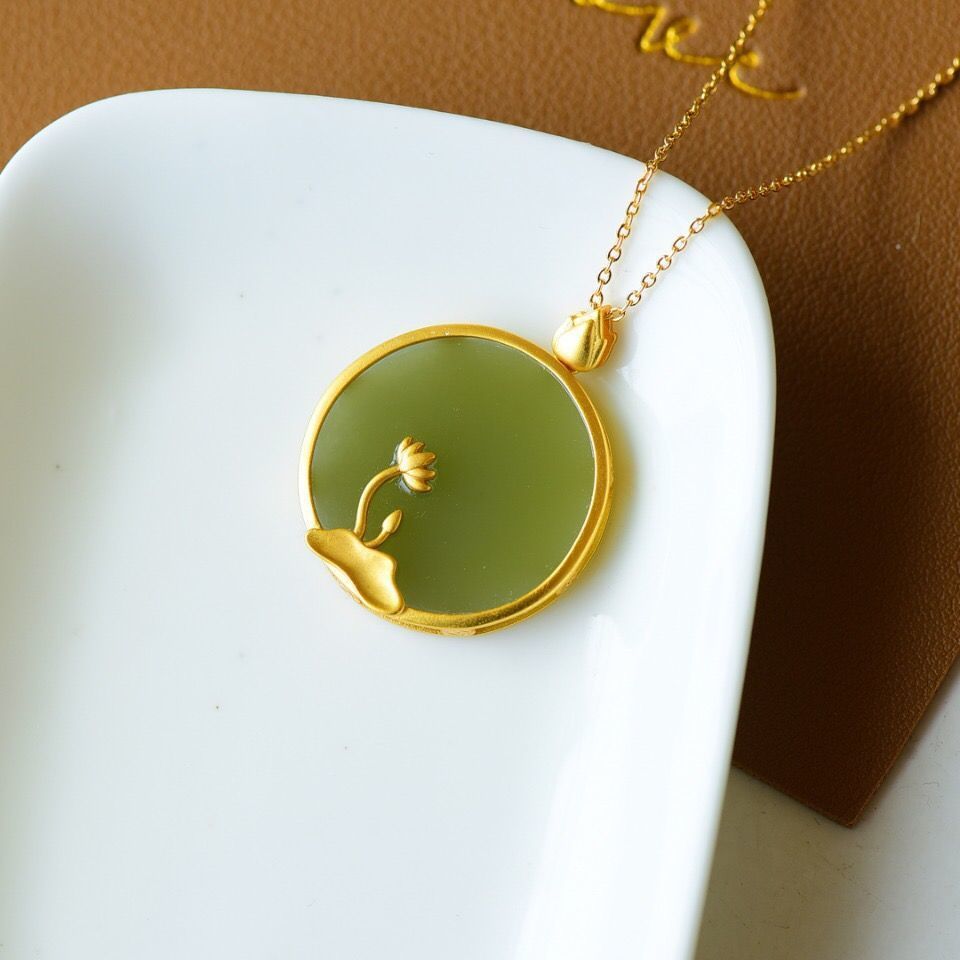 Women's Lotus Gold-plated Clavicle Necklace
