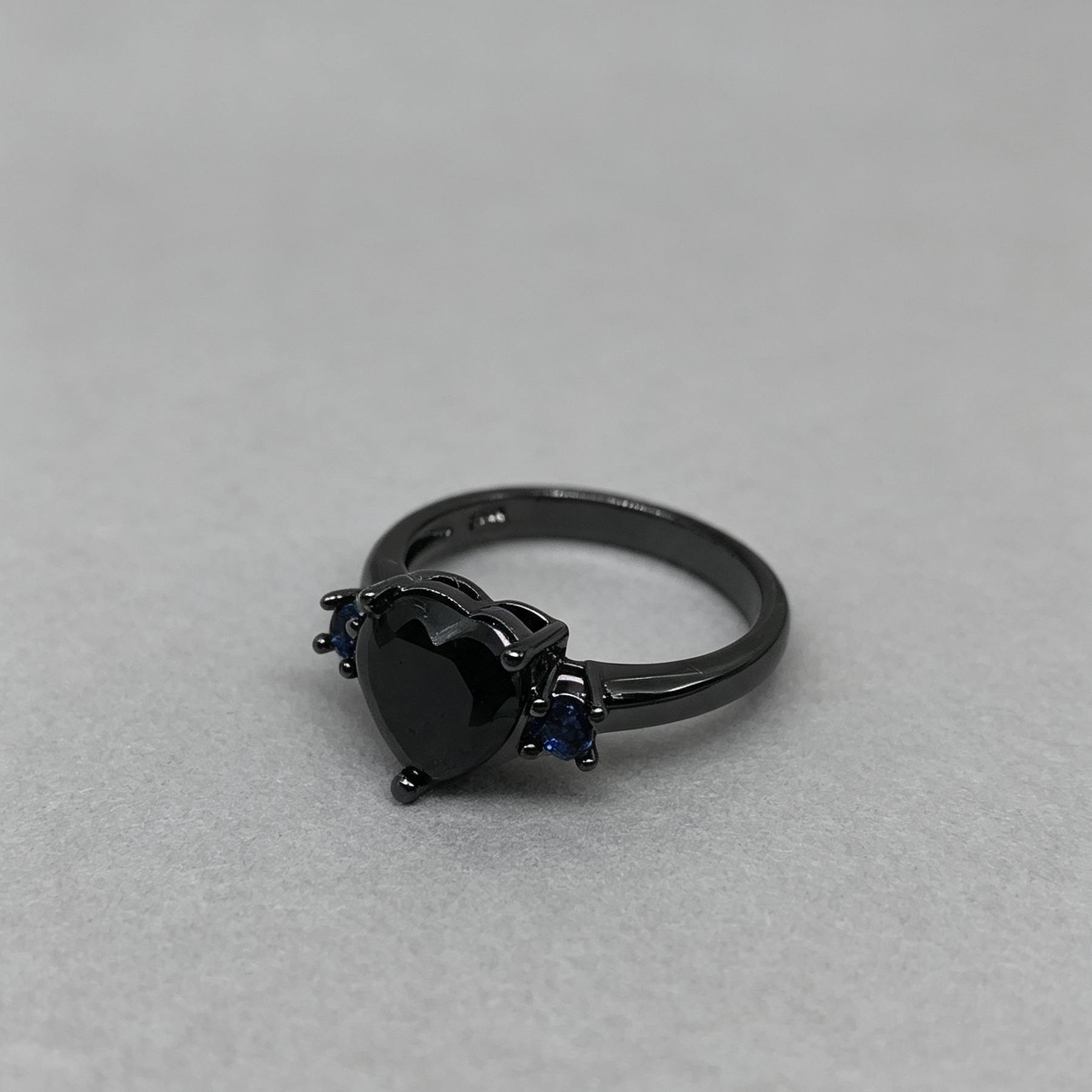 New European and American love shaped ring plated 925 silver black gold black gun color ring engagement jewelry