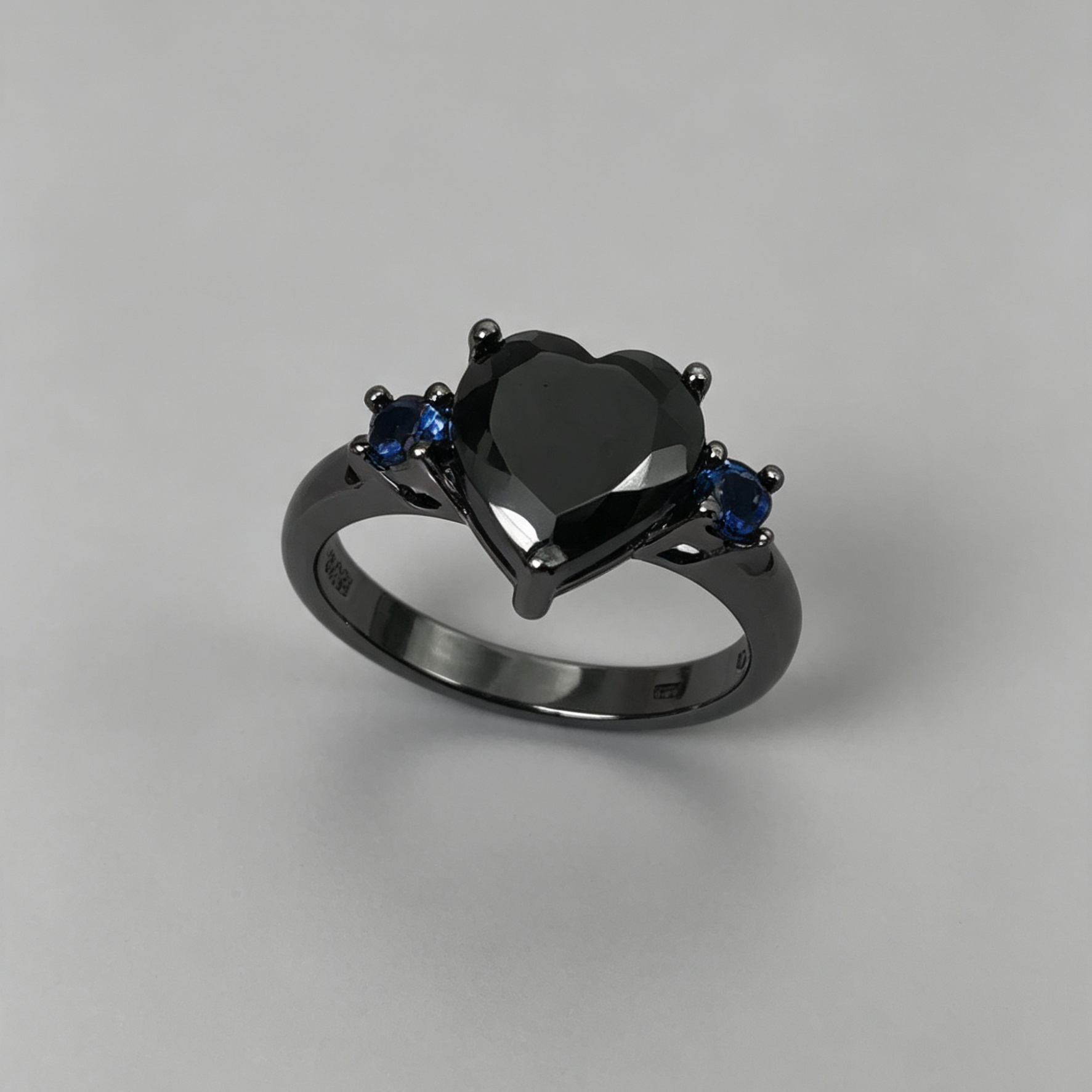 New European and American love shaped ring plated 925 silver black gold black gun color ring engagement jewelry