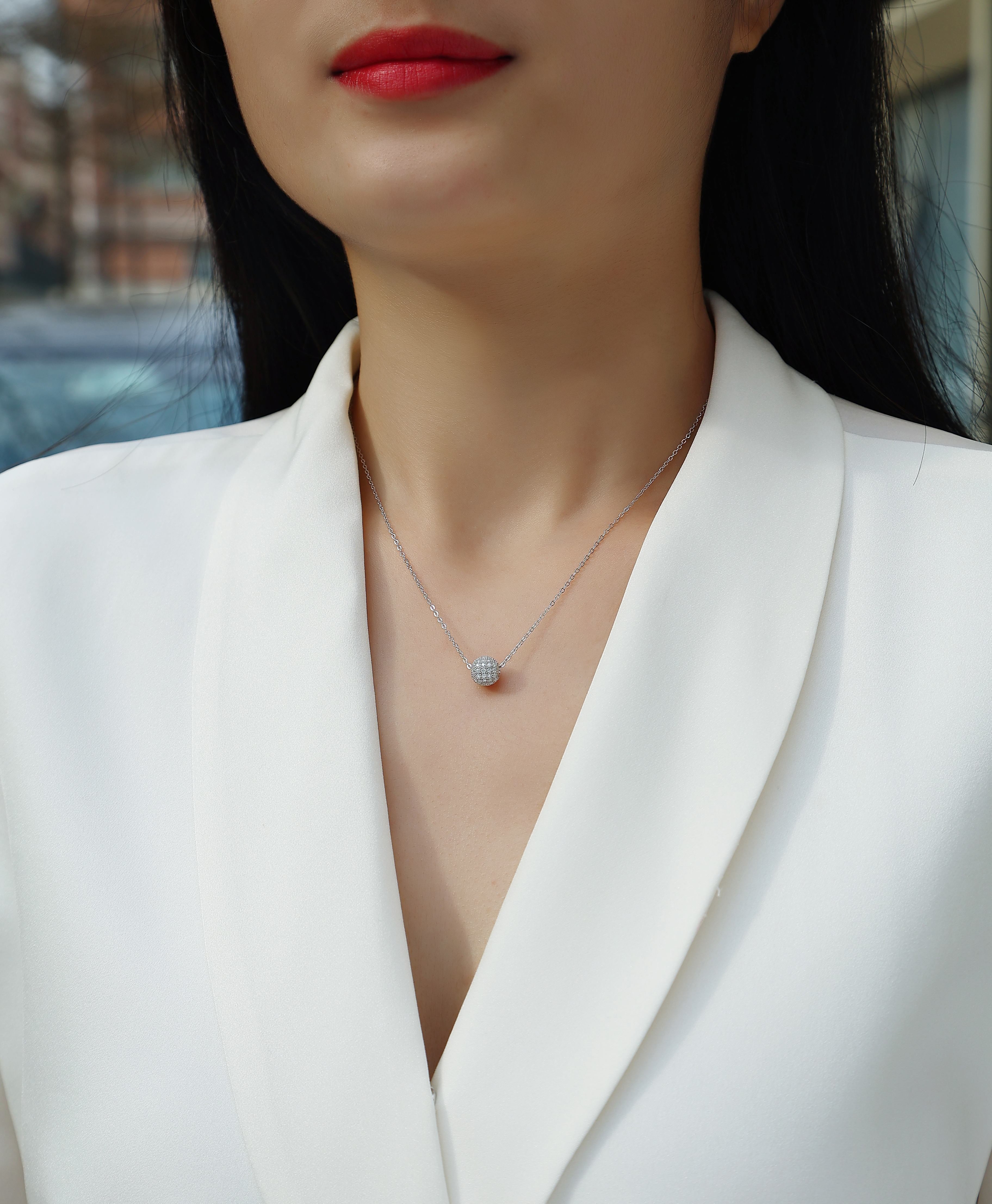 Meet At This Moment - A Fashionable And Luxurious Diamond Jewelry Pendant Set With Moissanite S925 Sterling Silver And Platinum Plating