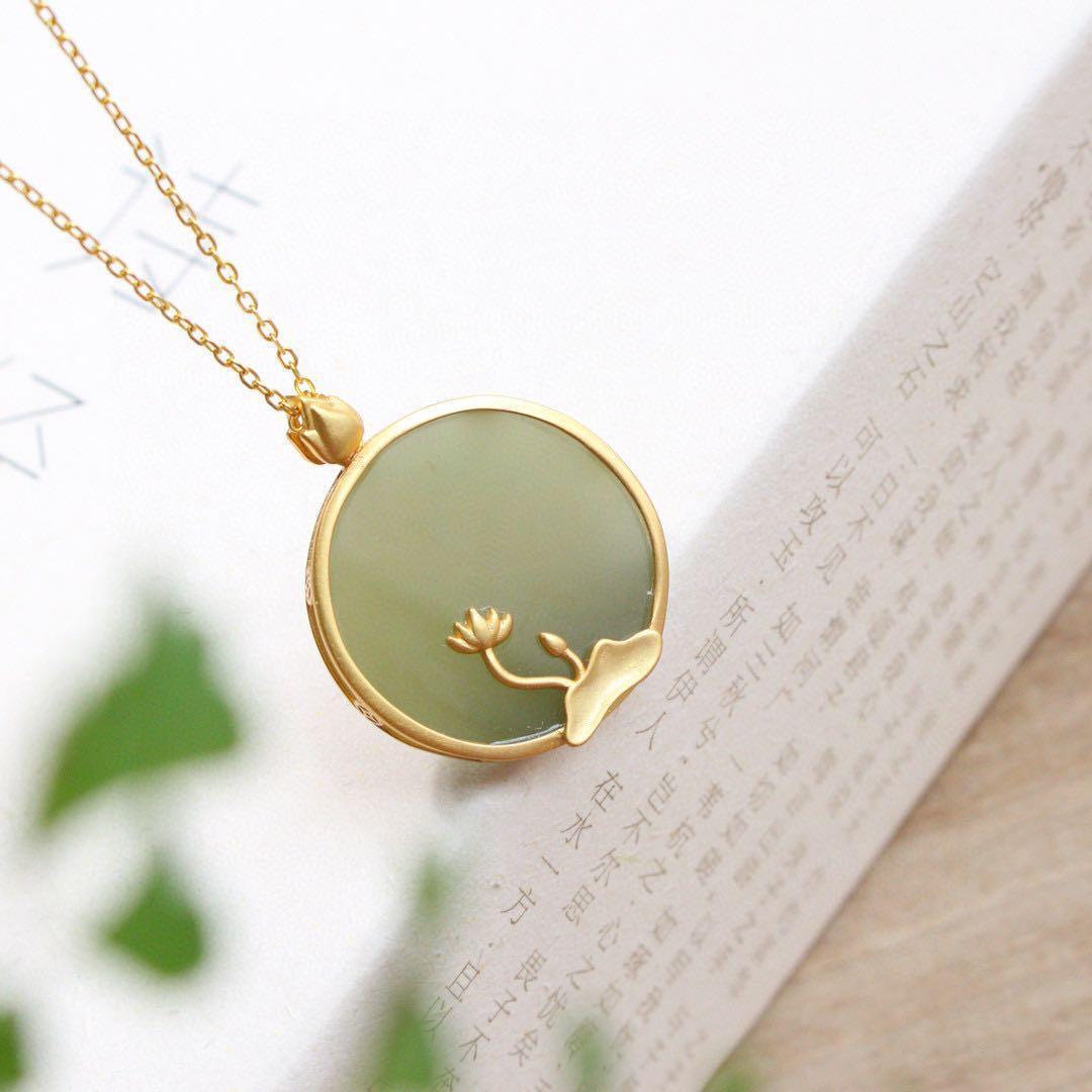 Women's Lotus Gold-plated Clavicle Necklace