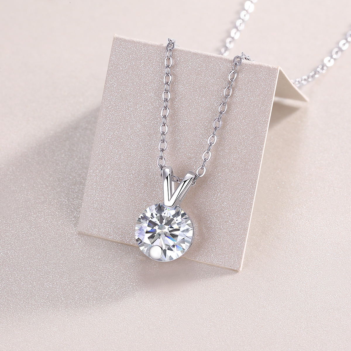 V-shaped - A Fashionable And Luxurious Diamond Jewelry Piece Set With 2-carat Moissan Diamond S925 Sterling Silver And Platinum-plated Pendant