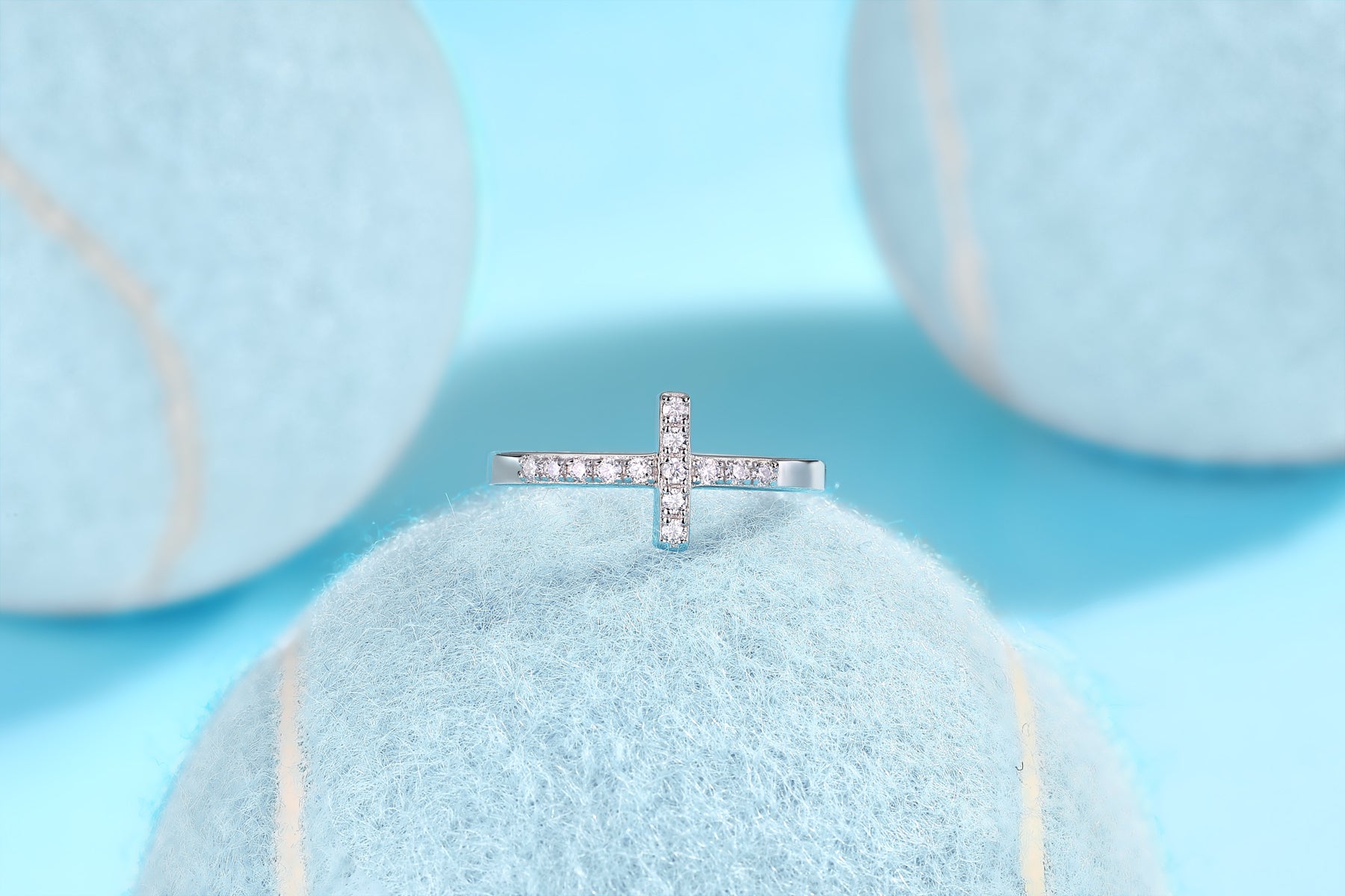 Holy Light Cross - A Fashionable And Luxurious Jewelry Piece Set With Moissanite S925 Sterling Silver And Platinum-plated Diamond