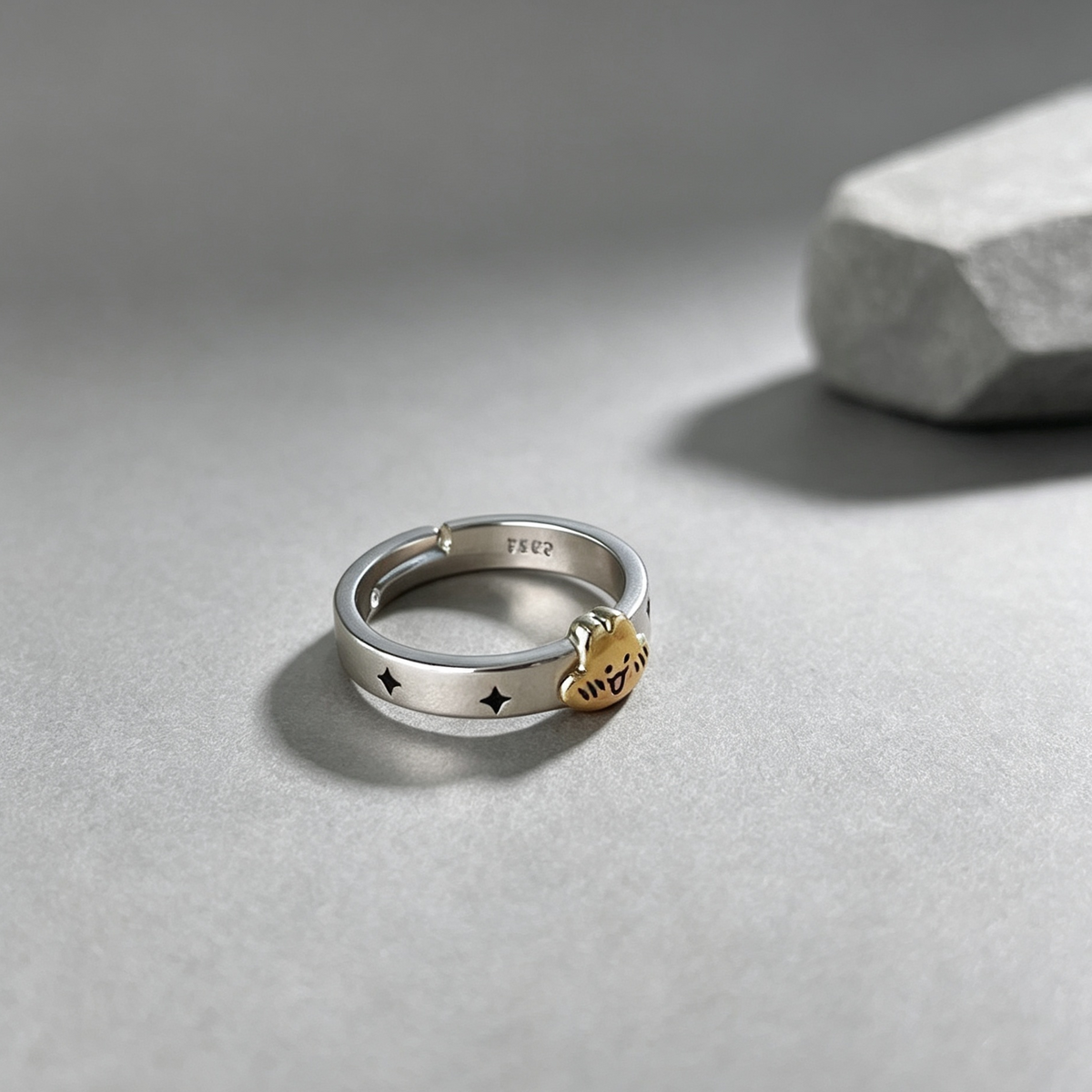 Women's New Super Cute Shy Rabbit Ring