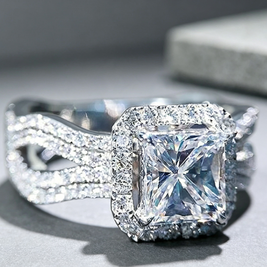 Exquisite Full Diamond Zircon Ladies Engagement Ring