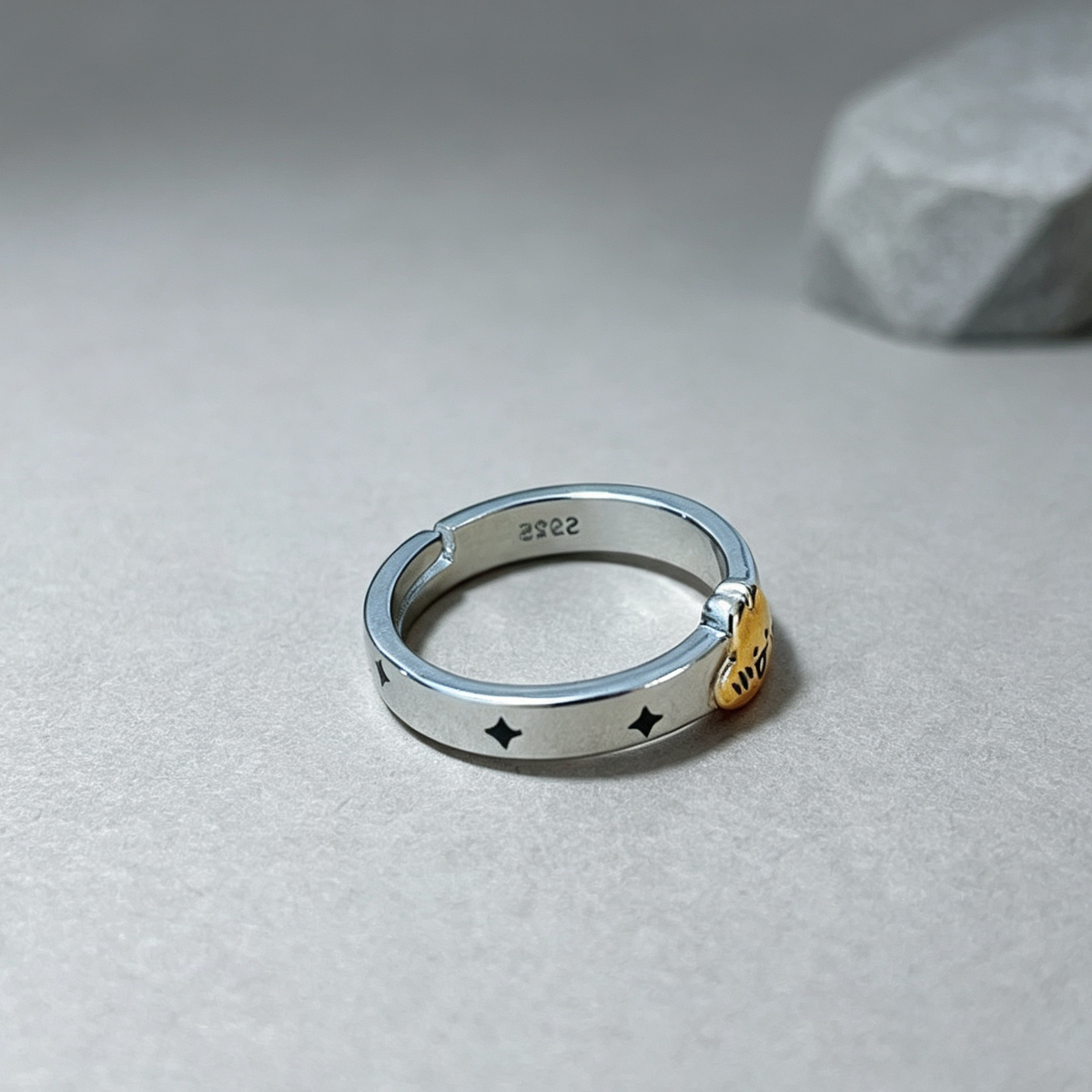 Women's New Super Cute Shy Rabbit Ring