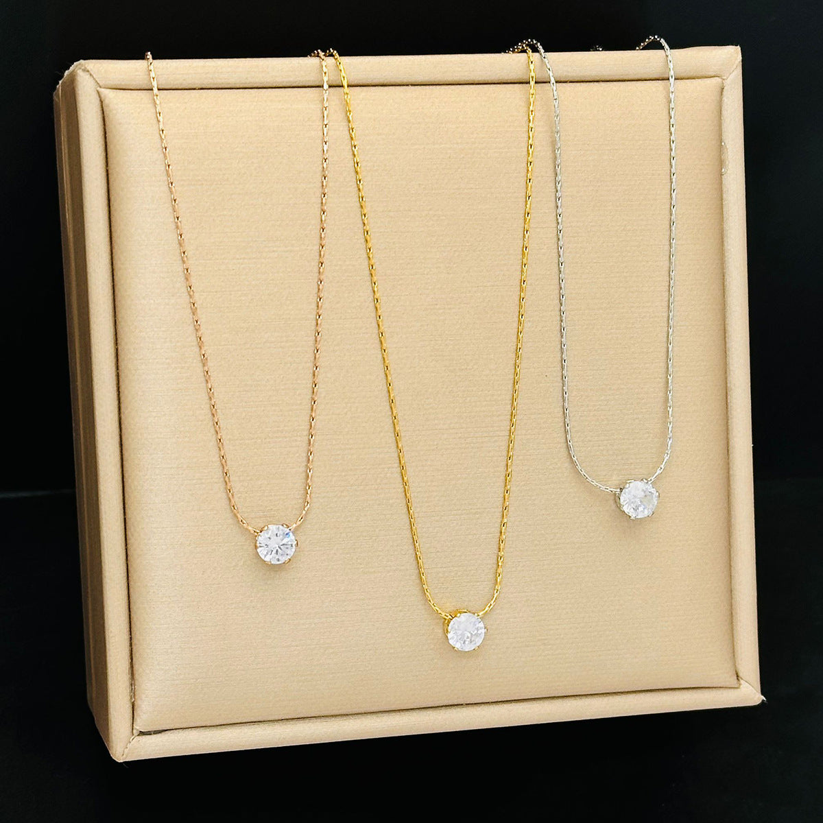 Design Gold High-grade 6 Rhinestones Pendant Necklace