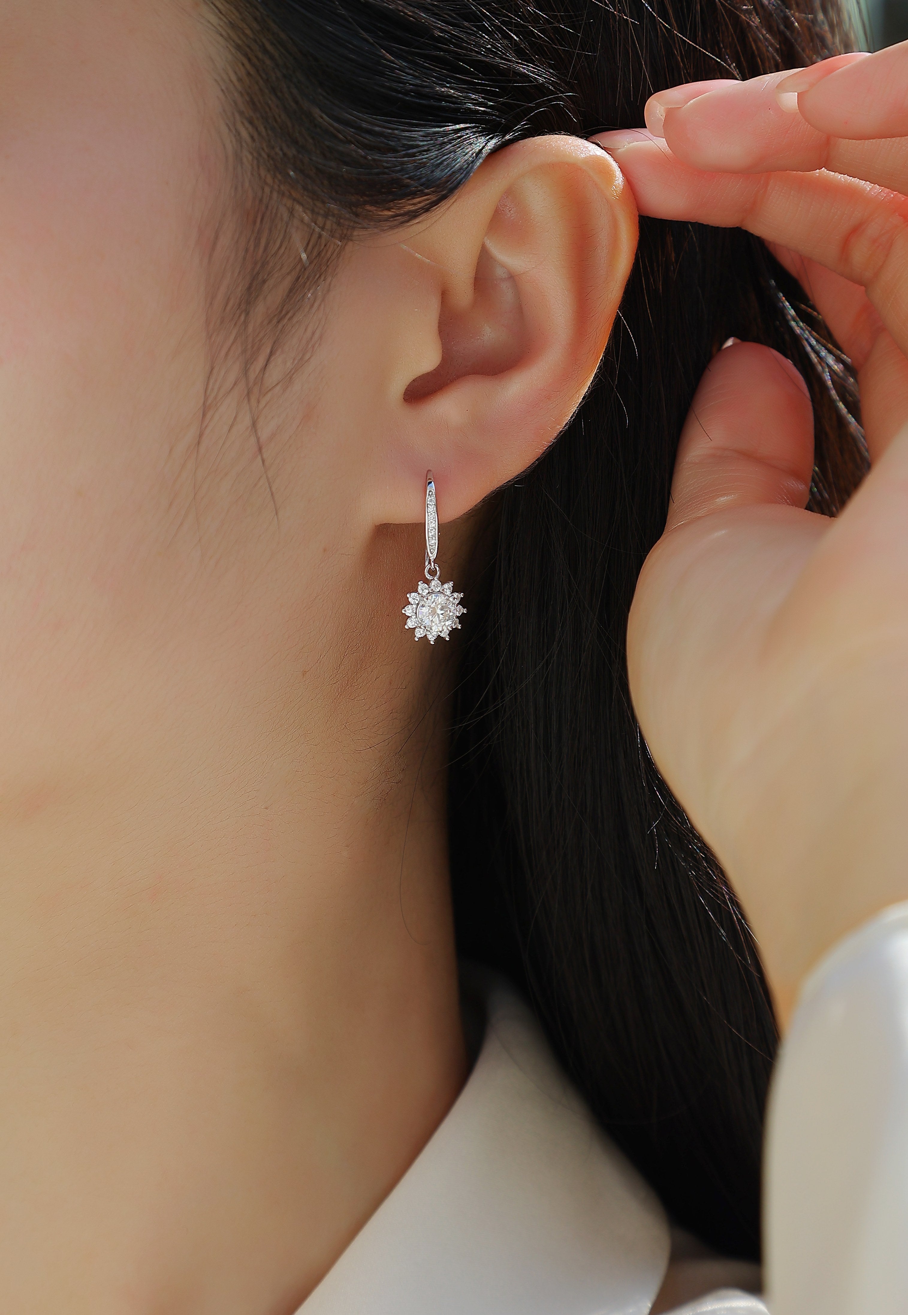 Qingcheng - A Fashionable And Luxurious Diamond Jewelry Accessory Set With Half-carat Moissan Diamond S925 Sterling Silver And Platinum-plated Stud Earrings