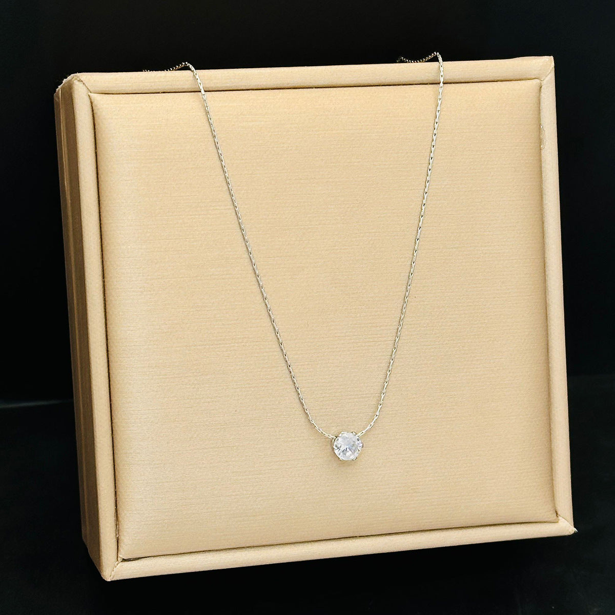 Design Gold High-grade 6 Rhinestones Pendant Necklace