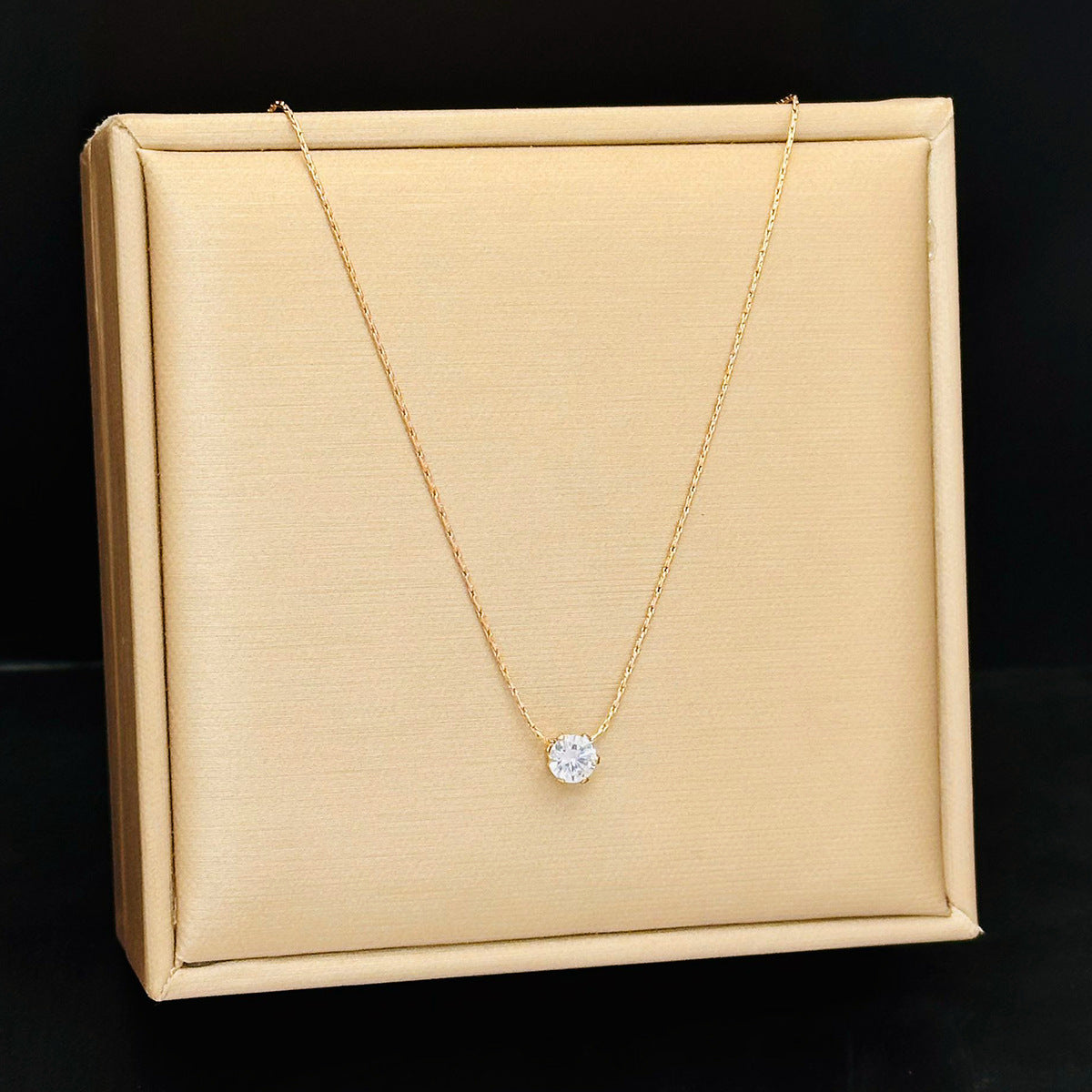 Design Gold High-grade 6 Rhinestones Pendant Necklace
