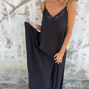 Carolina - Elegant Sleeveless Dress