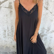 Carolina - Elegant Sleeveless Dress